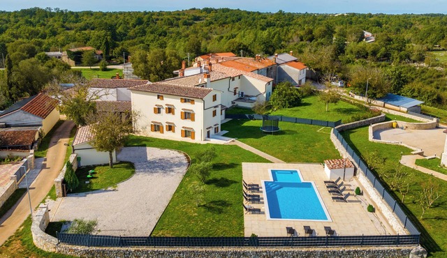 Holiday villa with a private swimming pool, with 6 bedrooms and 7 bathrooms