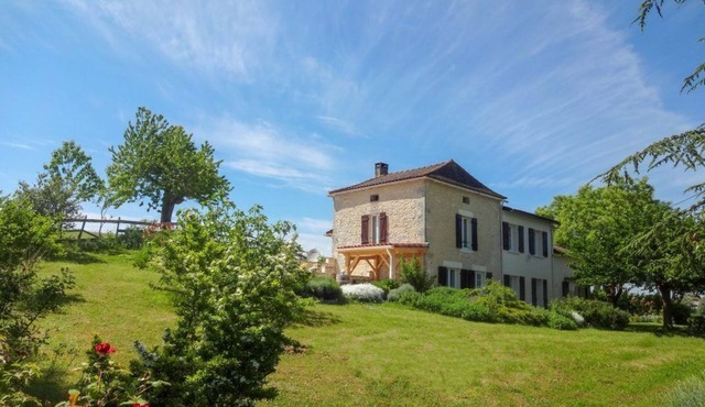 holiday villa with private swimming pool just south of Bergerac