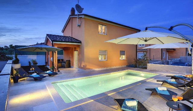 Holiday villa with garden, grill, and terrace