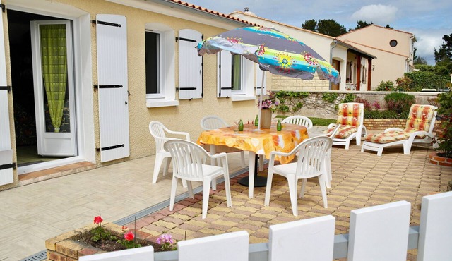 Holidays for 4 in Brem-sur-Mer