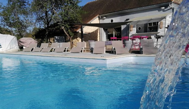 Holidays with family or friends in a warm setting