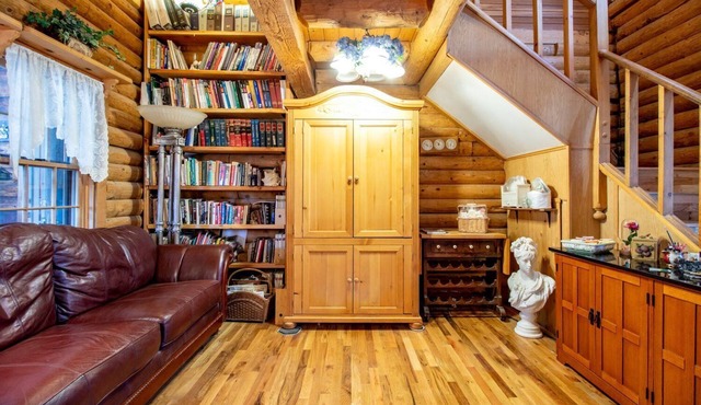 Holistic Health Day Spa and Lodging. Unit 2 Pampering in the Big Pines