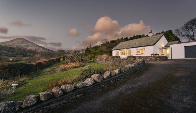 Hollace, Coniston - Lake District cottage sleeping 4 guests with garden and stunning views