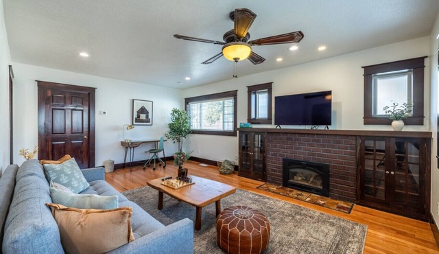 Hollander Heritage House | Yard, Pets, Air Hockey