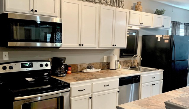 Holley Rentals 2br+ bonus Room 1300 sq ft apt. Sleeps 8