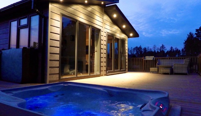 Hollicarrs - Dragonfly Lodge