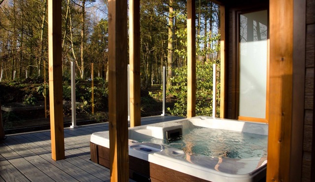 Hollicarrs - Honeycomb Lodge