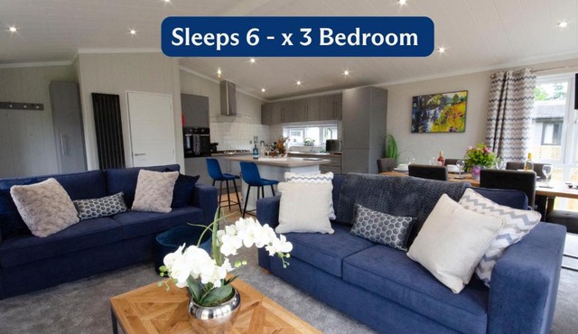 Hollicarrs - Lilypad Lodge