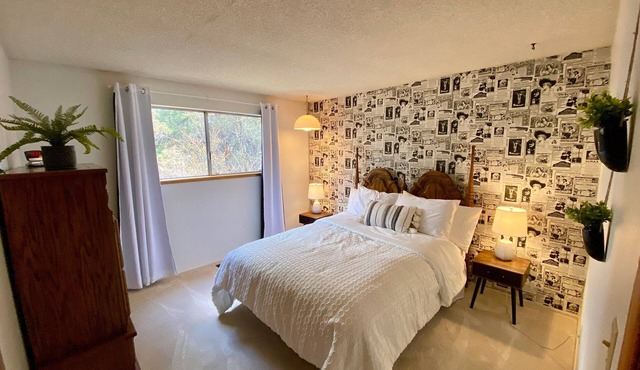 Hollinshead - Orchard District, Amazing Yard Next To Hollinshead Park w/Daylight Basement w/Billiards