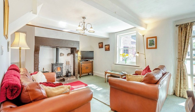 HOLLOW CREEK COTTAGE - 28012