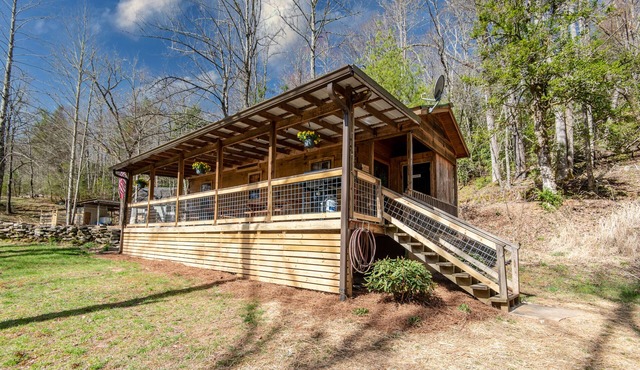 Hollow Hideaway - Minutes to Dupont State Forest!