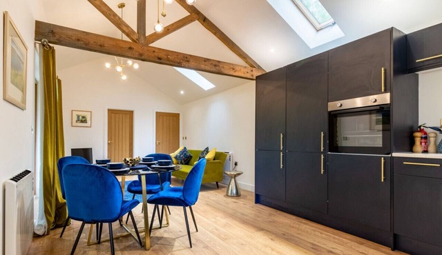 Holly Barn - One Bedroom House, Sleeps 2