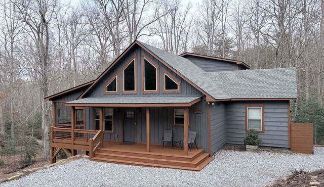 Holly Berry Hill - Walk to Lake Nottely, Unwind in the Hot Tub & Enjoy S'mores Under the Stars