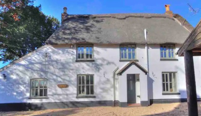 Holly Cottage Poole. Quaint Thatch. Jurassic Coast