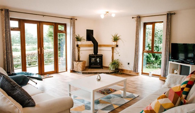 Holly Cottage, 2 bed house, sleeps 6