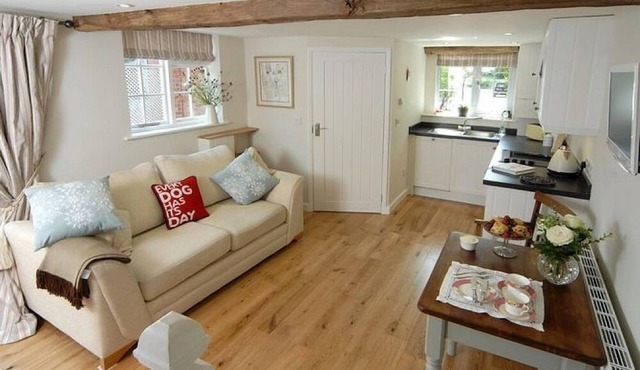 Holly Cottage ,Cotswold Hideaway on the edge of Broadway,