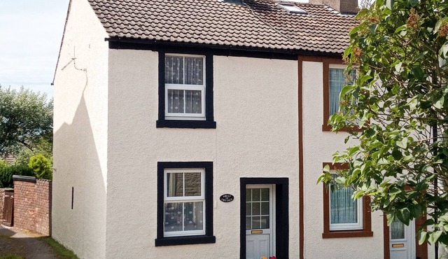 HOLLY COTTAGE, family friendly, with a garden in St Bees