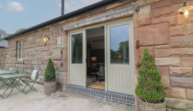 HOLLY COTTAGE - FOLD YARDS, family friendly in Alderwasley