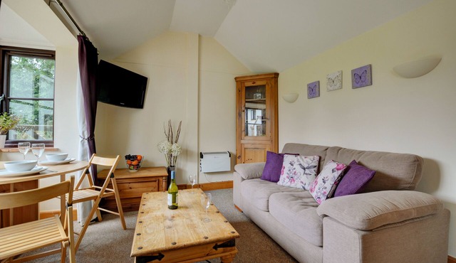 Holly Cottage - One Bedroom House, Sleeps 2