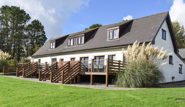 HOLLY COTTAGE, pet friendly, with a garden in Halwill Junction