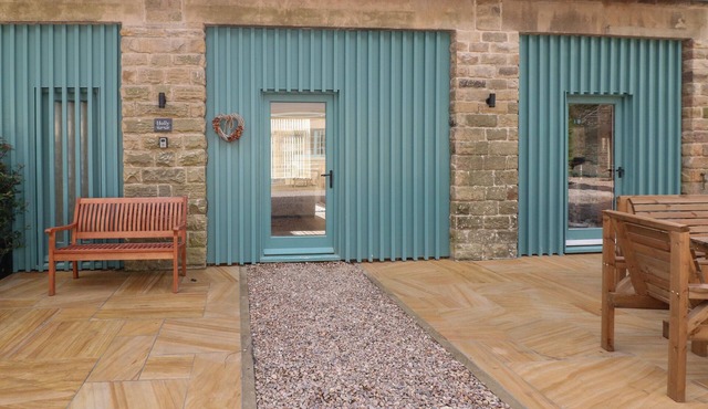 HOLLY COTTAGE, pet friendly in Bolsterstone/Ewden Village