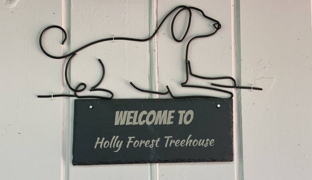 Holly Forest Treehouse - Dogs Welcome!