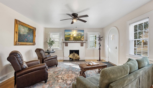 Holly Hill. 3-bedroom home in Historic Gastonia private yard 20min to Airport