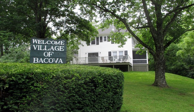 Holly House near Beautiful Trails and River Access