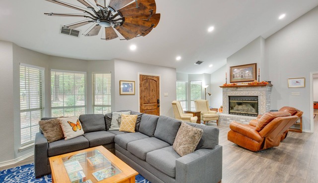 Holly Lake Retreat w/2 Community Pools & Yard