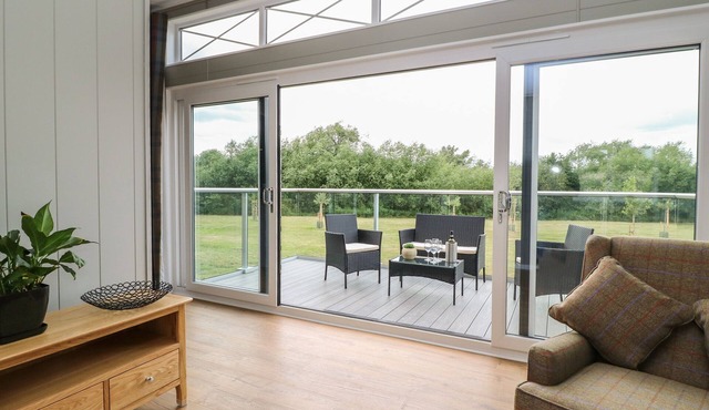 HOLLY LODGE, family friendly, with a garden in Newark-On-Trent