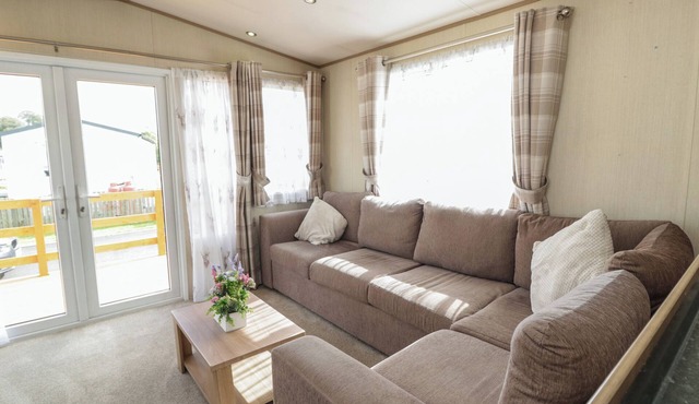 HOLLY, pet friendly, with a garden in Denny