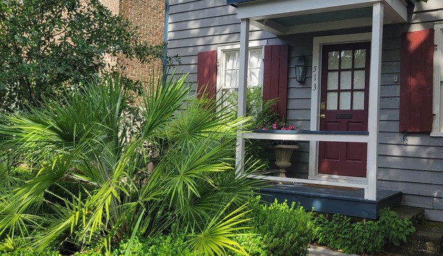 Holly's Cottage. Circa 1867 Historic, Courtyard, Forsyth Park, Pet friendly .💗
