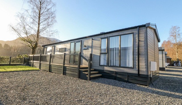 HOLLYBIRCH, pet friendly, character holiday cottage in St Fillans