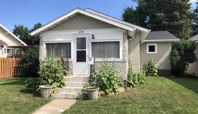 Hollyhock House on Fort