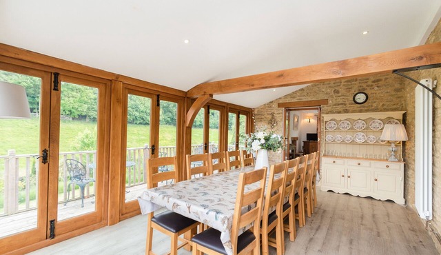 Hollyhock House Sleeps 10, Idyllic Cotswold property. Arctic Cabin & playground.
