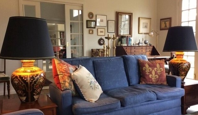 Hollyoak - A delightful English style house just 300 meters from High Street