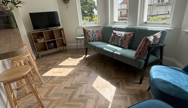 Hollywell Stays, Sea View is situated in Meads Village close to the South Downs