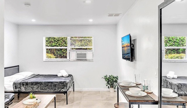 Hollywood Beach Boutique Vacation Studio LB4