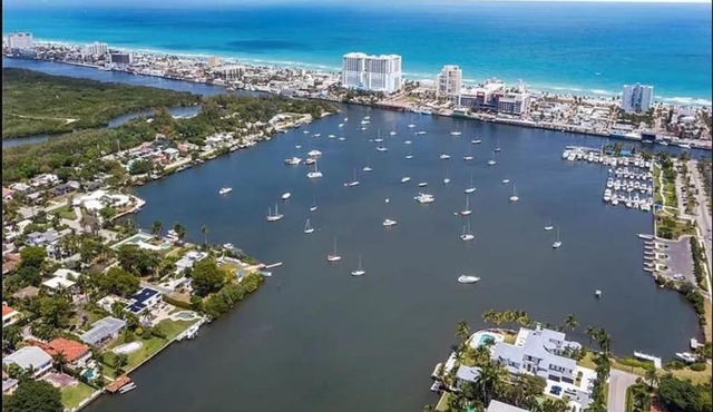 Hollywood Beach Exquisite 4-bed 3-bath Villa