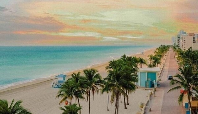 Hollywood Beach Family Vacation Home | Pool |Miami