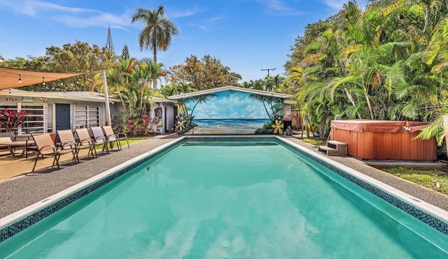 Hollywood Castle 7 Bdrms 4 baths pool ,hot tub close to beaches Fully private