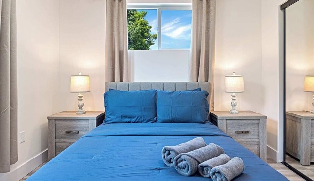 Hollywood Chateau Townhouse