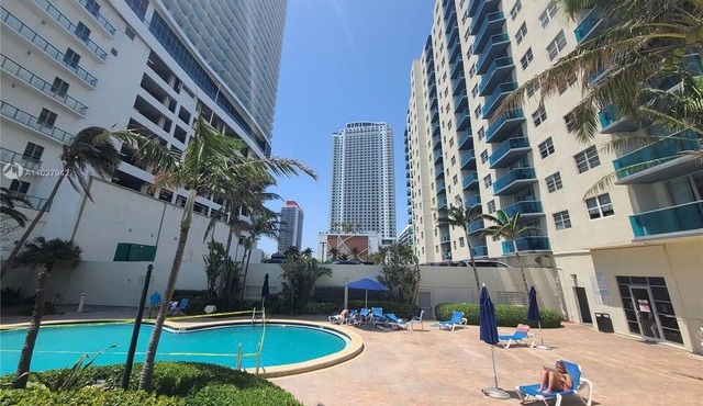 Hollywood Florida ocean view access to beach just steps away sian building
