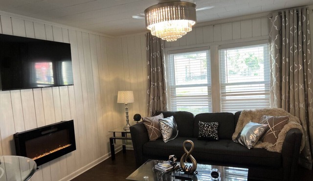 Hollywood Glam at the Quadruplex, Glamorous