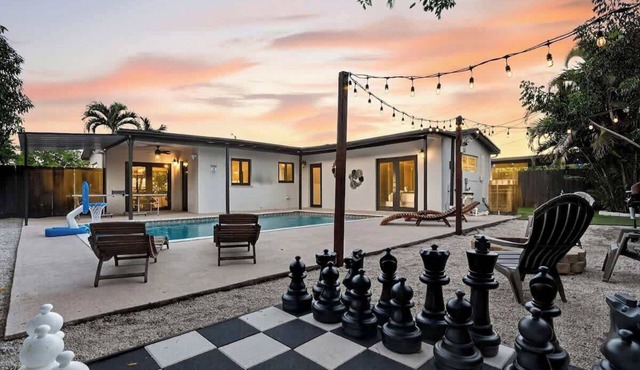 Hollywood Haven Private Pool BBQ Mini Golf