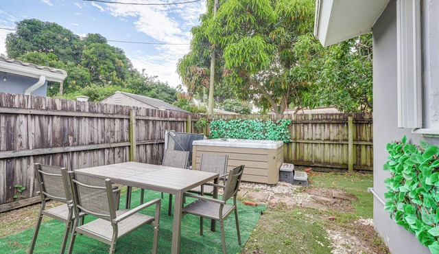 Hollywood Hideaway: Close to Dtwn & Beaches