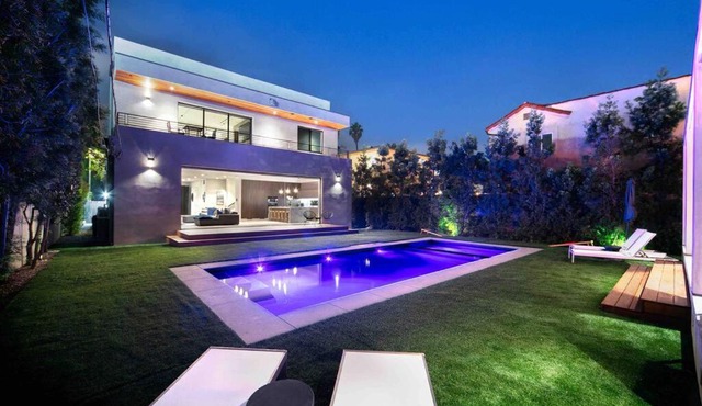 Hollywood Hills 5 BR Villa, Pool, Rooftop, Parking