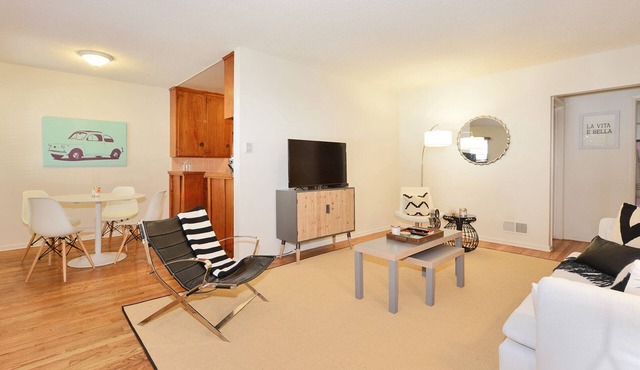 Hollywood Hills Beachwood Drive Relaxing Experience + Hollywood Sign Views