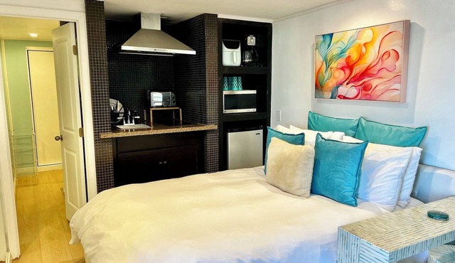 Hollywood Hills "SkySuite Studio" - Sunset Strip- Best Location!