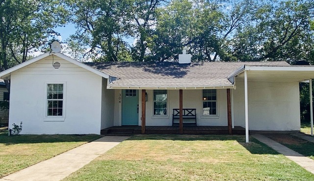 Hollywood House sits in a quiet neighborhood.